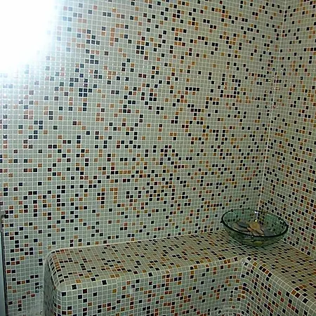 Kleopatra Ikiz Αλάνια